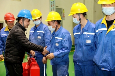 道一声问候 送一份温暖|公司领导亲切慰问除夕夜坚守岗位一线的员工